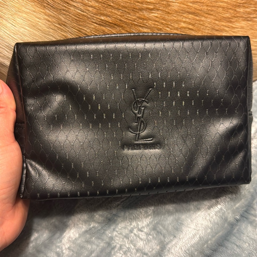 Cosmetic bag